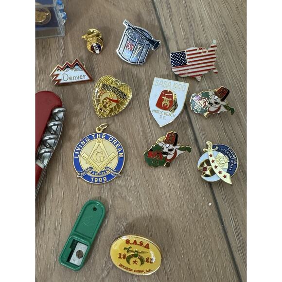 Vintage Estate Junk Drawer Lot Grandpa Core Antiques Keys Razors Pins Odd Ends - Picture 8 of 16